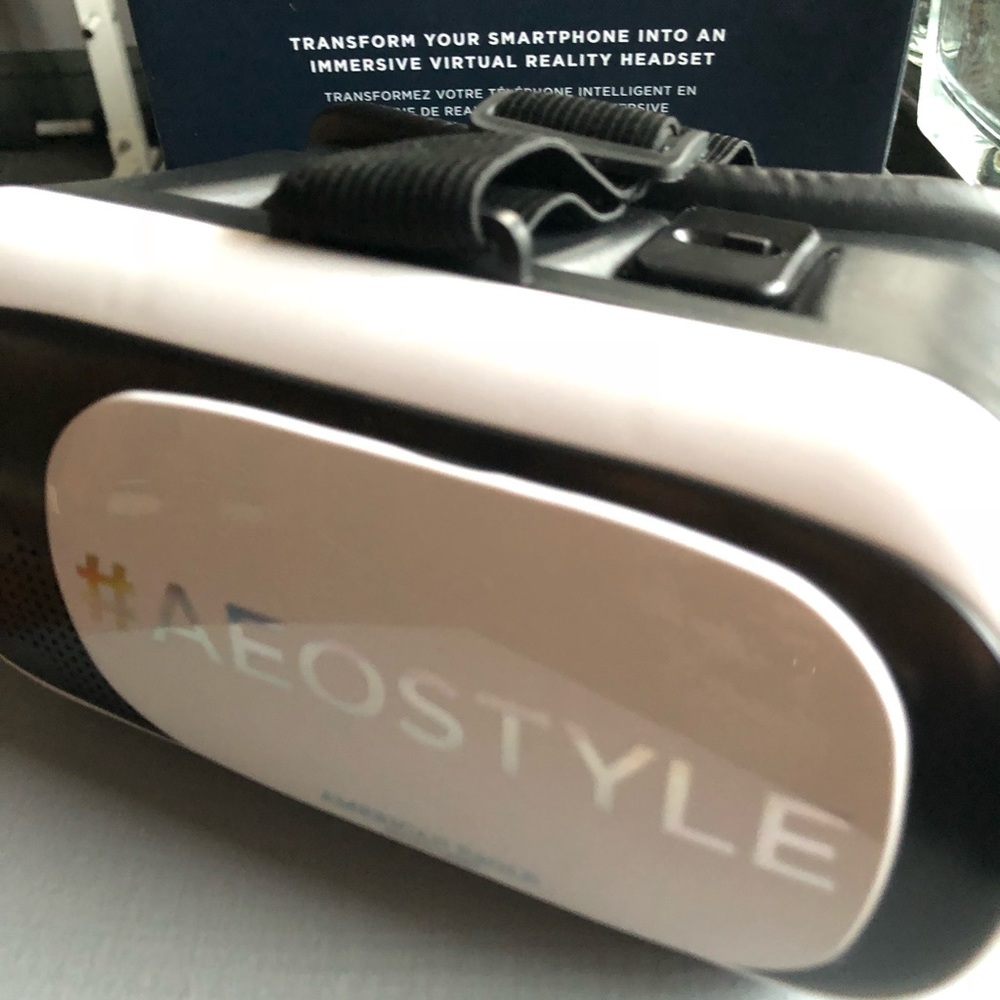 American Eagle Mobile PhoneVirtual Reality Headset